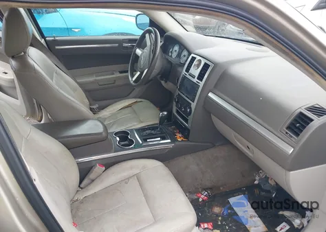 2009 Chrysler 300 Touring/Signature Series/Executive Series z USA, uszkodzony, nr VIN 2C3KA53V69H592530